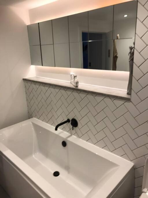 New Town House With *Free Allocated Parking* Lejlighed Brighton Eksteriør billede